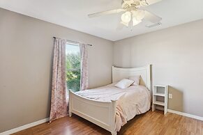 Pet-friendly Home w/ Backyard in Cape Coral!