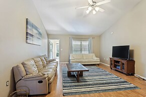 Pet-friendly Home w/ Backyard in Cape Coral!