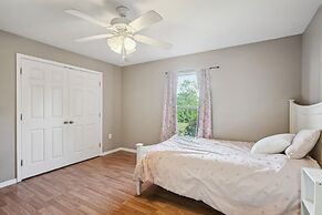 Pet-friendly Home w/ Backyard in Cape Coral!