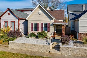 Chic Indianapolis Home w/ Patio < 2 Mi to Downtown