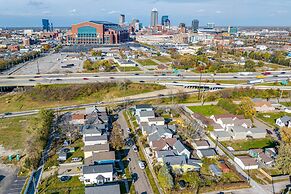 Chic Indianapolis Home w/ Patio < 2 Mi to Downtown