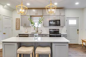 Chic Indianapolis Home w/ Patio < 2 Mi to Downtown