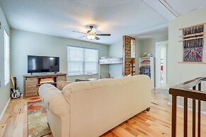 Mountainside Bliss: Red River Getaway w/ Fireplace