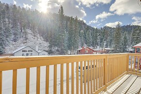 Mountainside Bliss: Red River Getaway w/ Fireplace