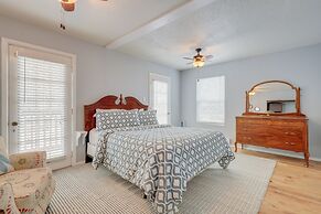 Mountainside Bliss: Red River Getaway w/ Fireplace