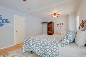 Mountainside Bliss: Red River Getaway w/ Fireplace