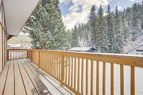 Mountainside Bliss: Red River Getaway w/ Fireplace