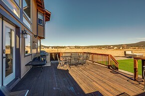 Scenic Flagstaff Home w/ Hot Tub & Mountain Views