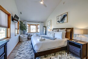 Scenic Flagstaff Home w/ Hot Tub & Mountain Views