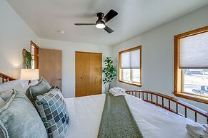 Scenic Flagstaff Home w/ Hot Tub & Mountain Views