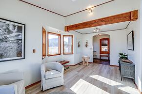 Scenic Flagstaff Home w/ Hot Tub & Mountain Views