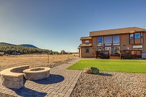 Scenic Flagstaff Home w/ Hot Tub & Mountain Views