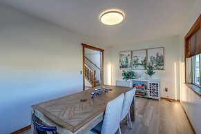 Scenic Flagstaff Home w/ Hot Tub & Mountain Views