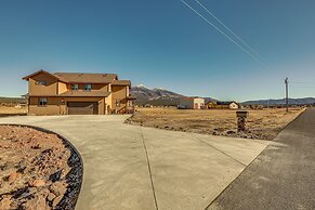 Scenic Flagstaff Home w/ Hot Tub & Mountain Views