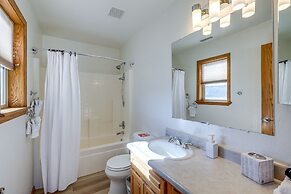 Scenic Flagstaff Home w/ Hot Tub & Mountain Views