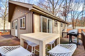 Pet-friendly Cottage in the Poconos w/ Hot Tub!