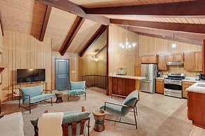 Crestline Cabin: Mountain Views & Fire Pit!