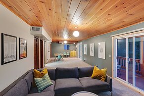 Crestline Cabin: Mountain Views & Fire Pit!