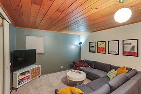 Crestline Cabin: Mountain Views & Fire Pit!