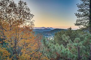 Crestline Cabin: Mountain Views & Fire Pit!