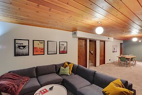 Crestline Cabin: Mountain Views & Fire Pit!