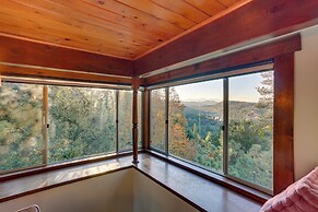 Crestline Cabin: Mountain Views & Fire Pit!