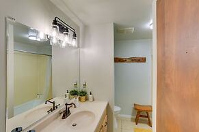 Crestline Cabin: Mountain Views & Fire Pit!