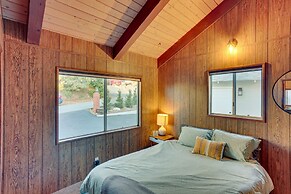 Crestline Cabin: Mountain Views & Fire Pit!
