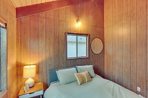 Crestline Cabin: Mountain Views & Fire Pit!