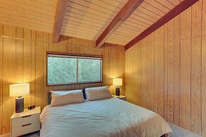 Crestline Cabin: Mountain Views & Fire Pit!