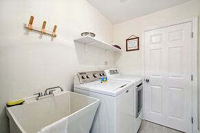 Bikes, Yard & Fire Pit at Upscale Lecanto Home!