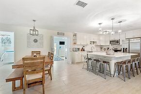 Bikes, Yard & Fire Pit at Upscale Lecanto Home!