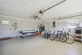 Bikes, Yard & Fire Pit at Upscale Lecanto Home!