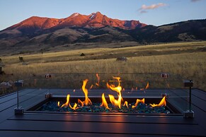 Yellowstone Lodge w/ Game Room & Panoramic Views