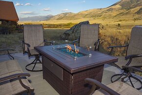 Yellowstone Lodge w/ Game Room & Panoramic Views