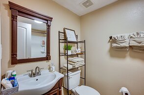 Pet-friendly Conroe Hideaway w/ Porch & Fire Pit