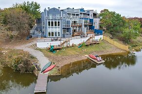 Lakefront Townhome in Pottsboro: Pets Welcome!