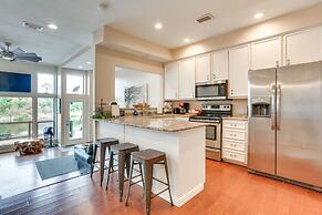 Lakefront Townhome in Pottsboro: Pets Welcome!