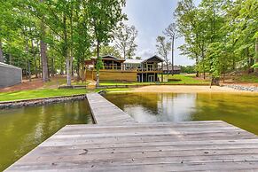 Beachfront Dadeville Family Escape on Lake Martin!