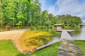 Beachfront Dadeville Family Escape on Lake Martin!