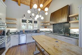 Stunning Cashiers Vacation Home w/ Mountain Views!