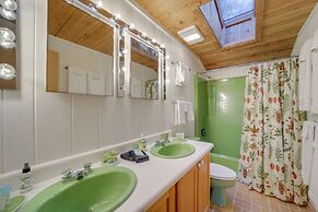 Stunning Cashiers Vacation Home w/ Mountain Views!