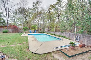 Welcoming Brandon Home w/ Pool & Screened-in Deck