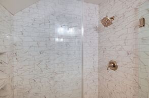 Welcoming Brandon Home w/ Pool & Screened-in Deck