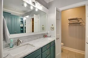 Welcoming Brandon Home w/ Pool & Screened-in Deck