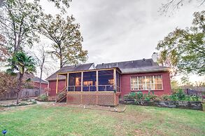 Welcoming Brandon Home w/ Pool & Screened-in Deck