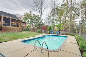 Welcoming Brandon Home w/ Pool & Screened-in Deck