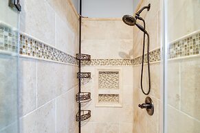 Welcoming Brandon Home w/ Pool & Screened-in Deck