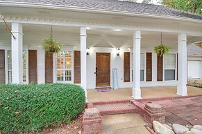Welcoming Brandon Home w/ Pool & Screened-in Deck