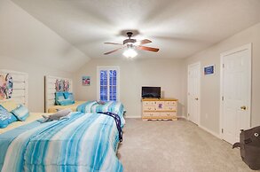 Welcoming Brandon Home w/ Pool & Screened-in Deck